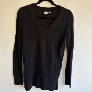 GAP Women's Black V-Neck Sweater